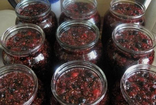Himbeer- und Johannisbeermarmelade