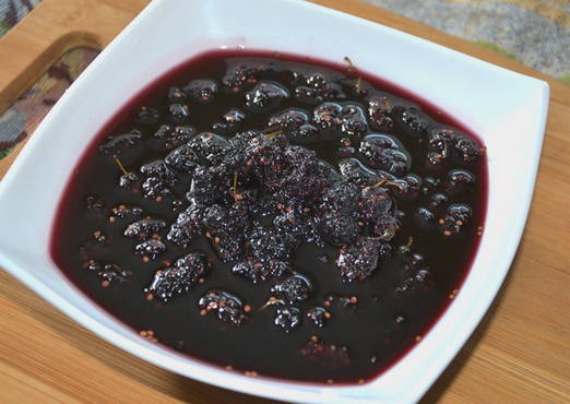 Maulbeermarmelade in einem Slow Cooker