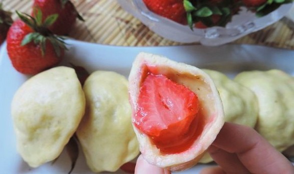 Gnocchi con fragole al vapore