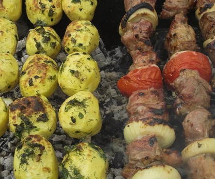 Burgonya hússal a rácson