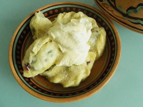 Pierogi z jagodami na parze