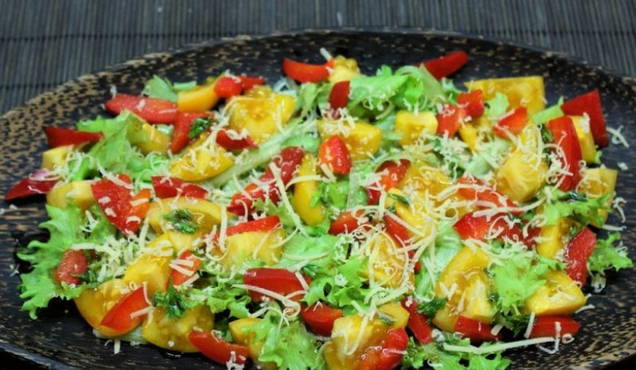Gelber Tomatensalat