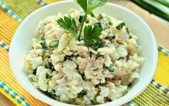 Salat med torskelever og ost