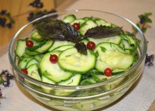 Zucchinisalat mit Honig