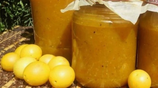 Adjika aus gelben Pflaumen für den Winter