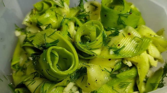 Eingelegte Zucchini im Paket
