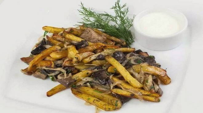 Steinpilze Steinpilze gebraten mit Kartoffeln und Sauerrahm