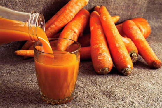 Karottensaft für den Winter ohne Entsafter