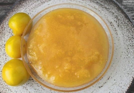 Marmelade aus gelber Pflaume für den Winter