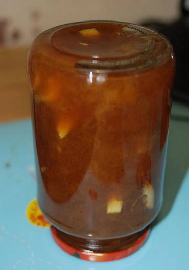 Gelbe Pflaumenmarmelade mit Zitrone