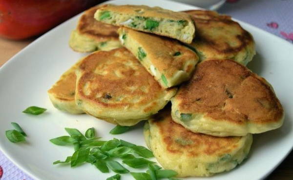 Fritters med ägg och salladslök