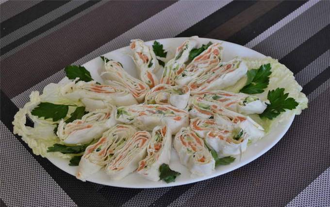 Lavash a base di pesce rosso, ricotta e cetriolo
