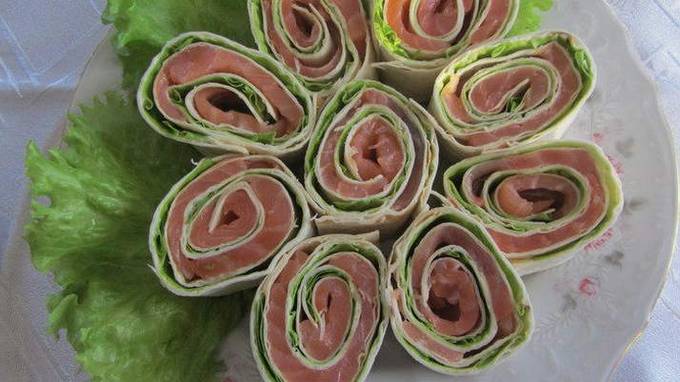 Lavash Roll mit rotem Fisch und Frischkäse