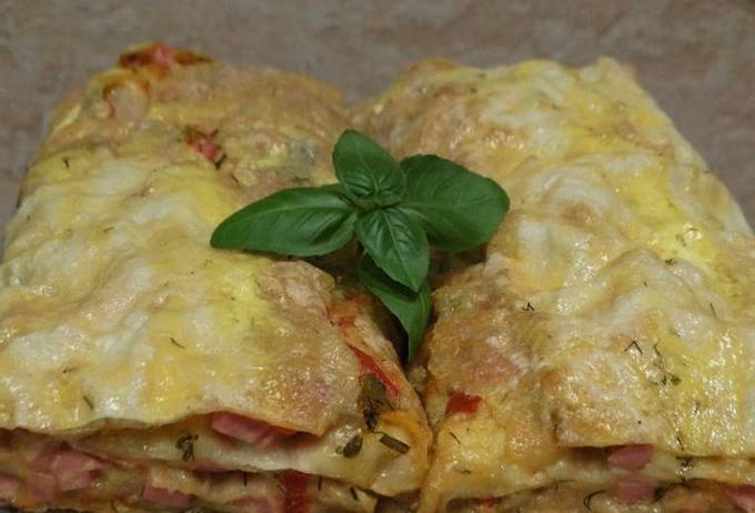 Lavash Pizza in Schichten im Ofen