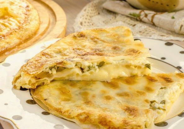 Lavash achma con formaggio in padella