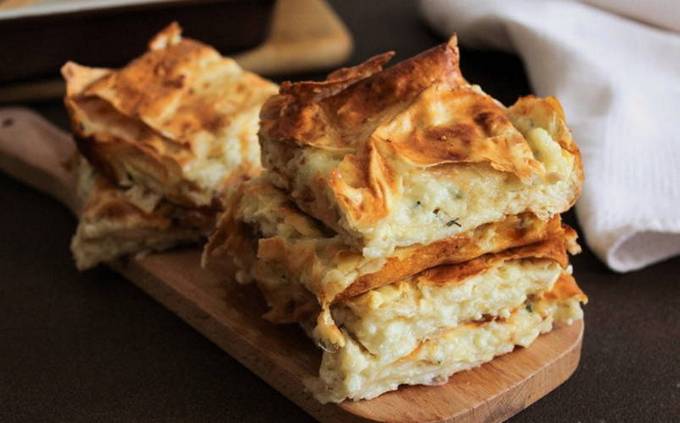 Lavash achma con ricotta e formaggio al forno