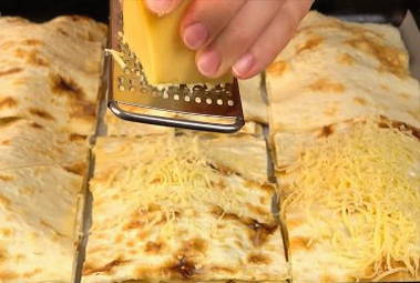Lavash pie con carne macinata al forno