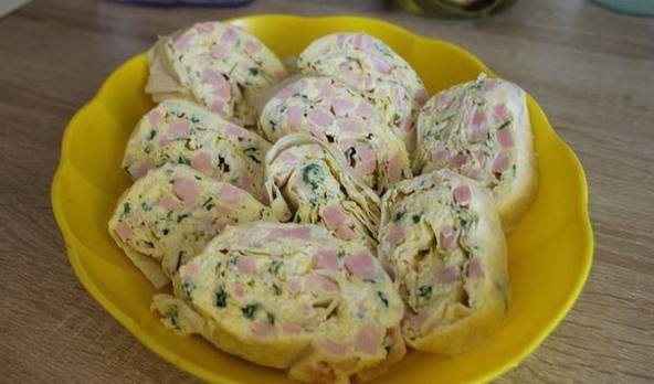 Lavash-Rolle mit Schinken und Käse