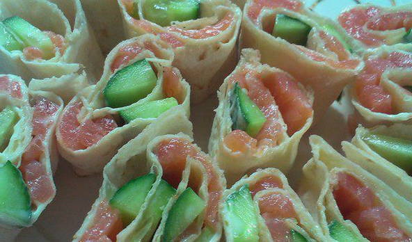 Lavash Roll mit rotem Fisch und Käse
