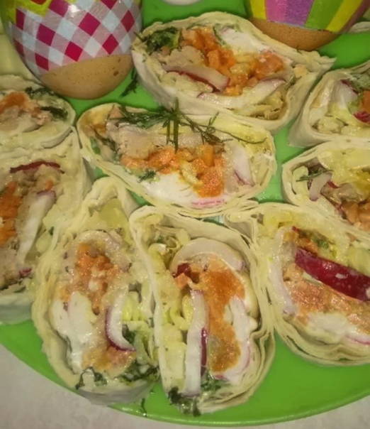 Lavash-Rolle mit Krabbenstäbchen
