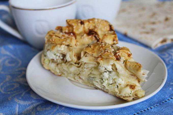 Lavash-Schnecke mit Hüttenkäse und Käse