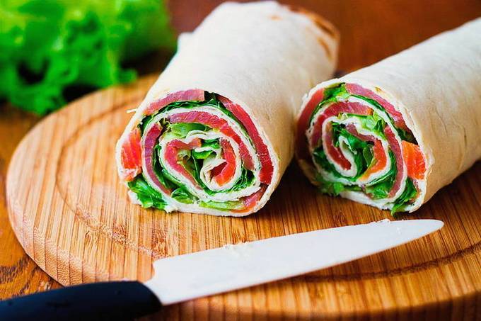 Lavash Roll mit Lachs und Quark