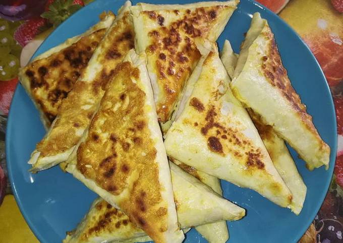 Lavash-Umschläge mit Käse und Wurst