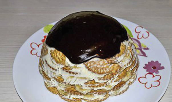 No-Bake-Cracker-Torte mit Sauerrahm und Banane