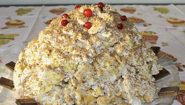 Kreker torta bez pečenja s kiselim vrhnjem