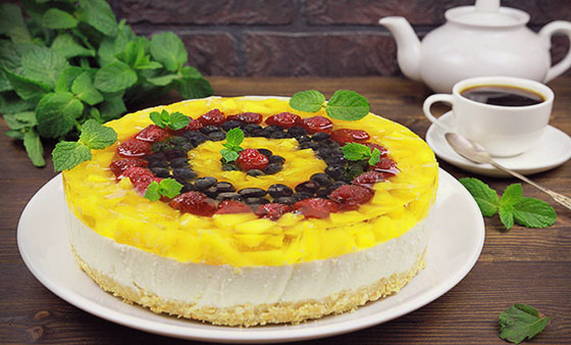 Biskvitna torta sa svježim sirom i vrhnjem bez pečenja