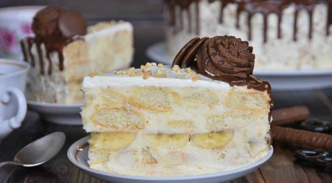 Torta di pasta frolla senza cottura con crema pasticcera e banana