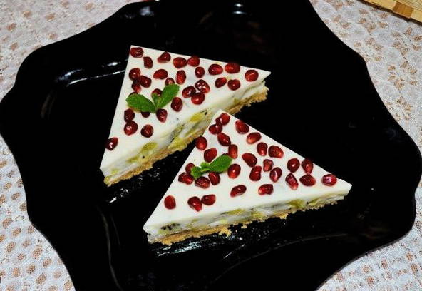 Süti torta joghurttal és gyümölccsel sütés nélkül