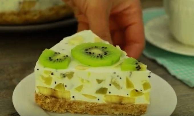 Süti torta túróval, gyümölccsel és zselatinnal sütés nélkül