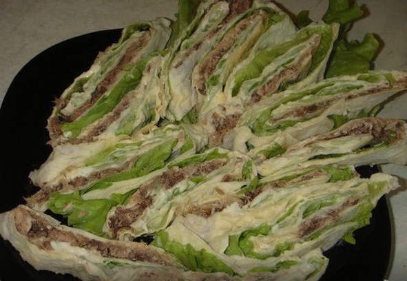 Lavash-Rollen mit Thunfisch