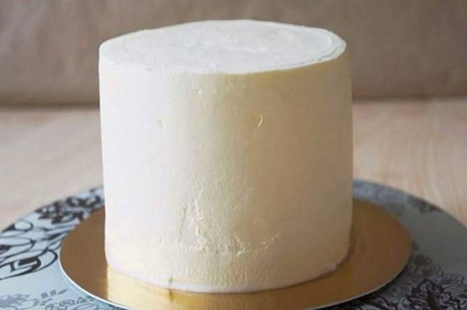 Crema di formaggio con panna e burro per torta