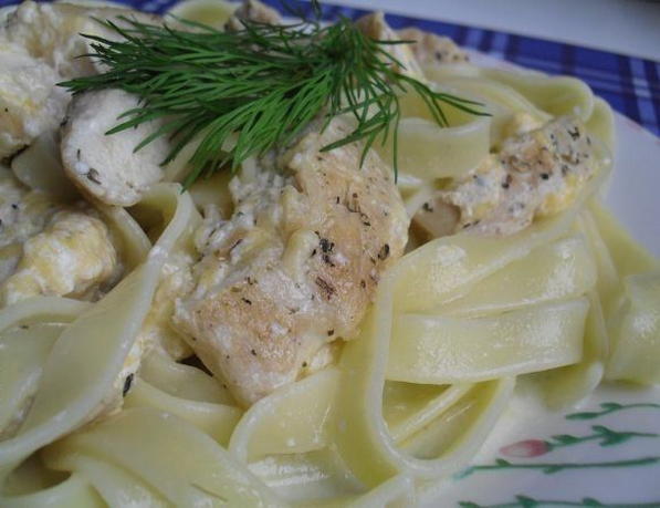 Hühnchen und Milch-Carbonara