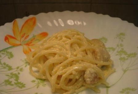 Carbonara con pollo, panna e formaggio