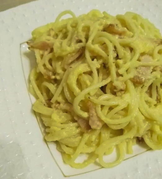 Pasta alla carbonara con pancetta senza panna - una ricetta classica