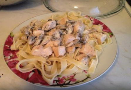 Pasta Carbonara mit Hühnchen und Champignons