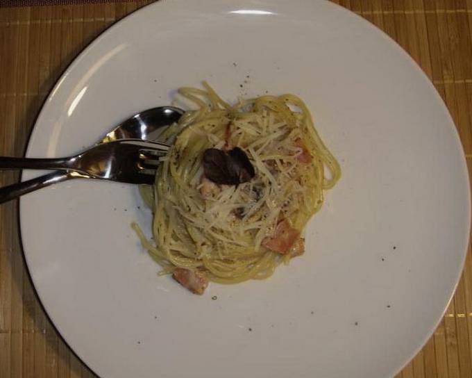 Tjestenina Carbonara sa slaninom i gljivama u kremastom umaku