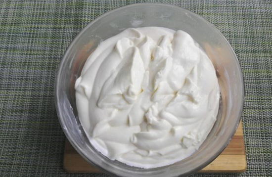 Gelato alla crema con crema per torta