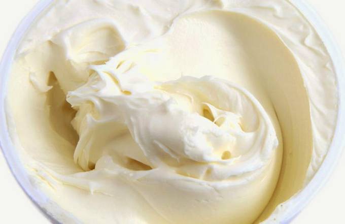 Gelato alla crema al latte per torta