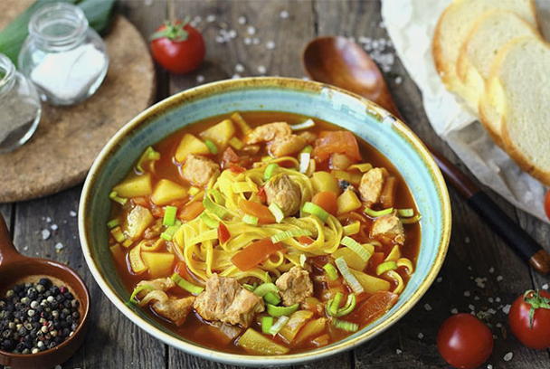 Lagman di maiale in padella