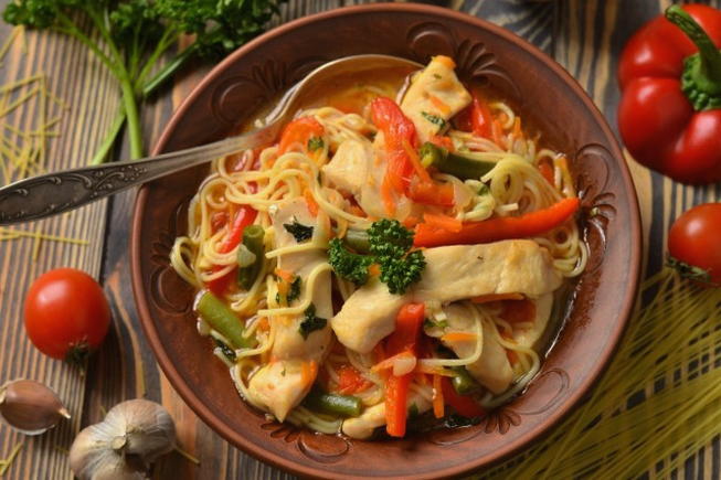 Tekući lagman s piletinom