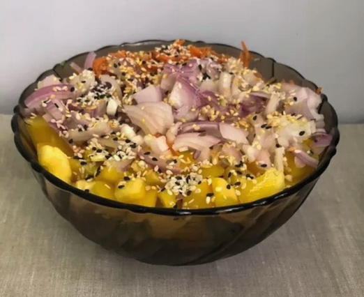 Hühnchen-, Gurken-, Karotten- und Tomatensalat