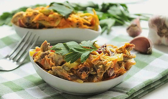 Insalata classica Obzhorka con manzo
