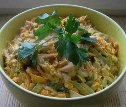 Obzhorka-salade met worst en croutons