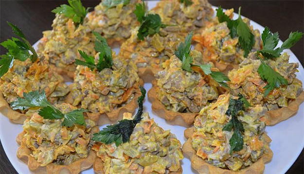 Obzhorka-Salat mit Hühnerleber