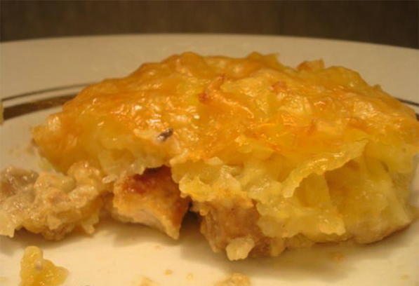 Kartoffelauflauf mit Hähnchen und Champignons in einer cremigen Sauce