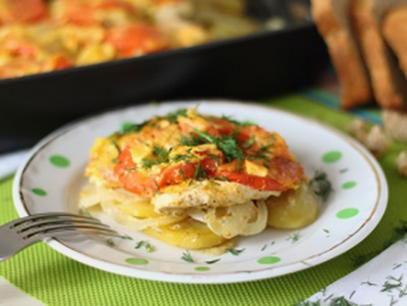 Sformato di patate con filetto di pollo e pomodori